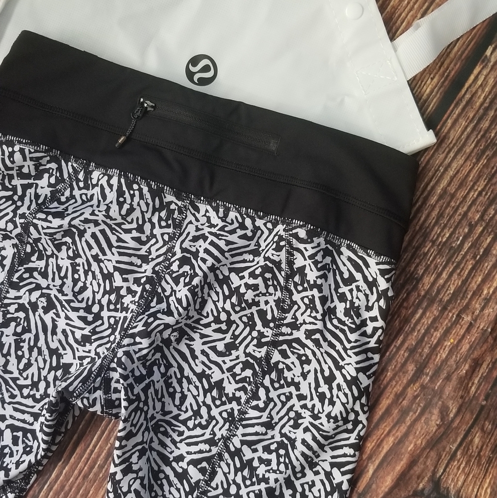 LULULEMON Athletica Black White Leggings With Lululemon Bag - Picture 7 of 16